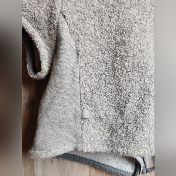 Lululemon Wool Blend Cropped Zip Up Grey Vest Size 4 Women's - Picture 8 of 9